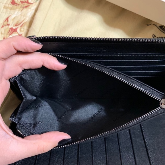 Burberry Wallet-w/Burberry Purse - Picture 7 of 8